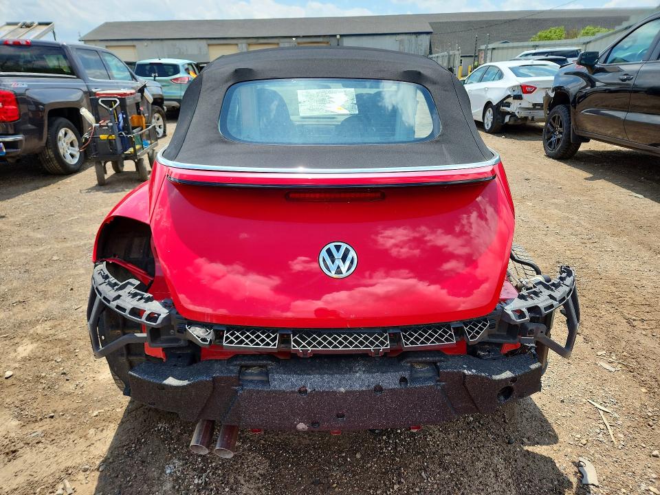 2015 Volkswagen Beetle მანქანა იყიდება აუქციონზე, vin: 3VW517AT2FM801150, აუქციონის ნომერი: 54244356