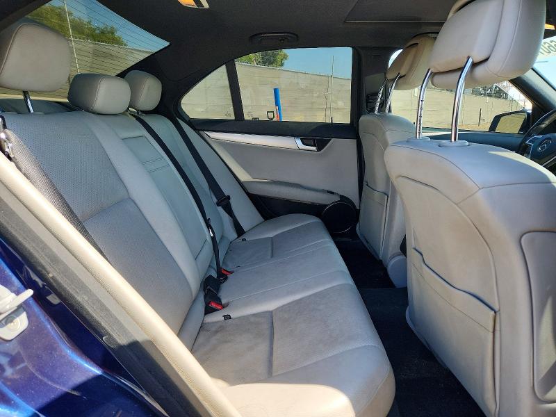 Продажа на аукционе авто 2012 Mercedes-benz C, vin: WDDGF4HB7CR220610, номер лота: 52166076