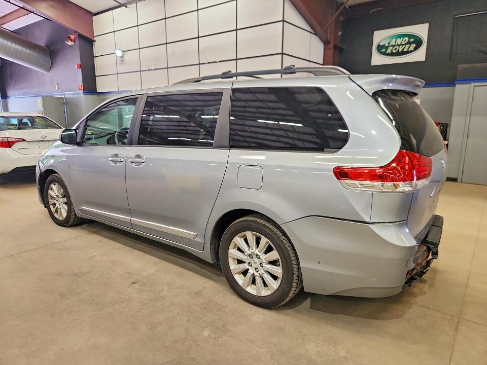 2011 Toyota Sienna მანქანა იყიდება აუქციონზე, vin: 5TDJK3DC2BS027446, აუქციონის ნომერი: 54631226
