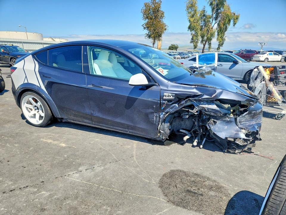2024 Tesla Model Y მანქანა იყიდება აუქციონზე, vin: 7SAYGDEE0RF005209, აუქციონის ნომერი: 52556146