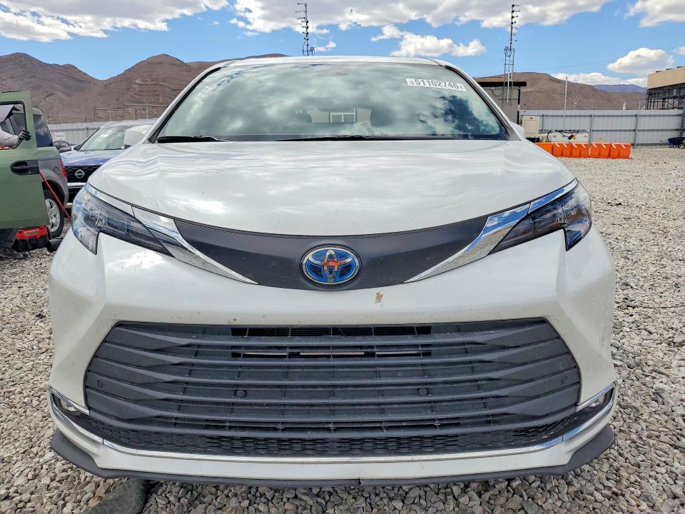 Продажа на аукционе авто 2024 Toyota Sienna, vin: 5TDJRKEC0RS210973, номер лота: 51102746