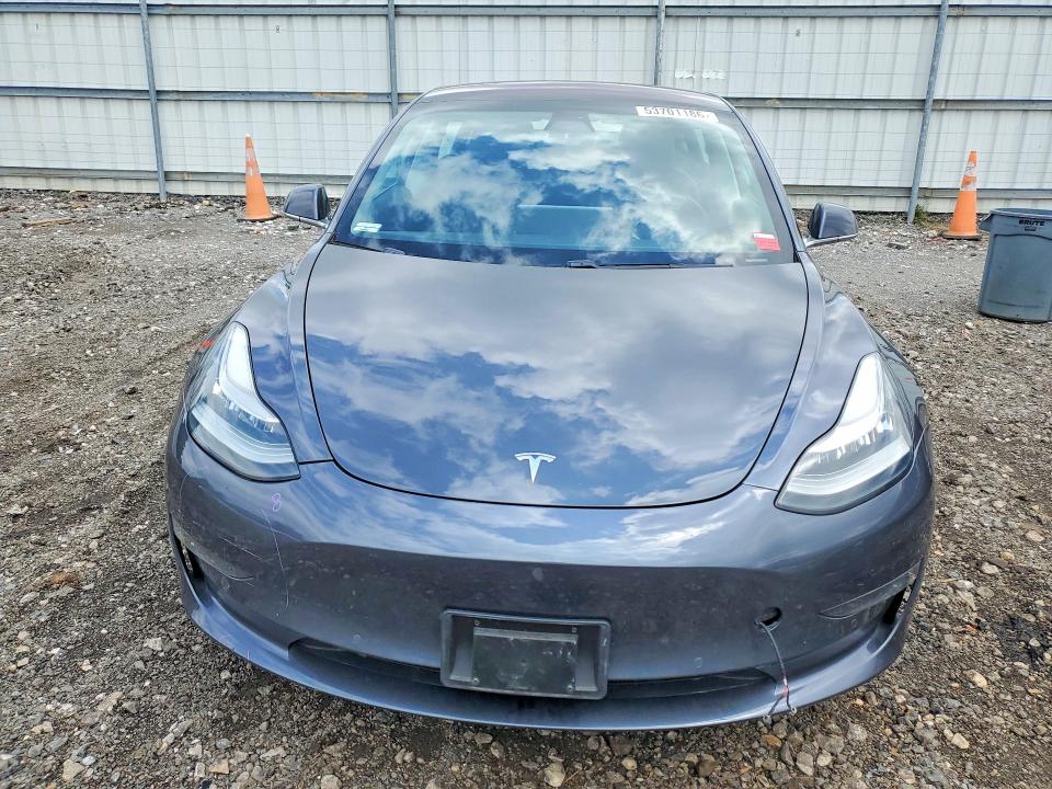 53701186 :رقم المزاد ، 5YJ3E1EB4JF128999 vin ، 2018 Tesla Model 3 مزاد بيع