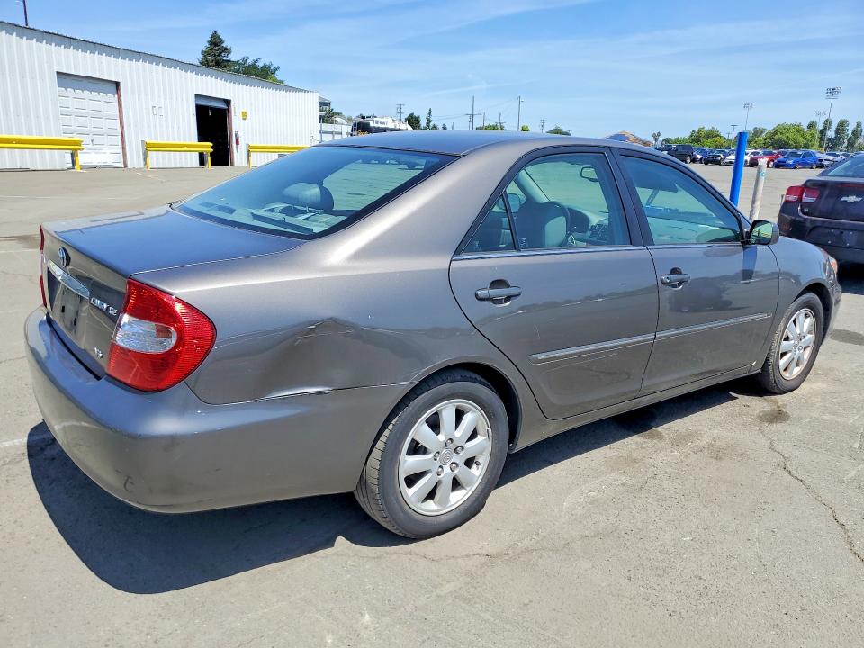 52457716 :رقم المزاد ، 4T1BF30K54U583069 vin ، 2004 Toyota Camry مزاد بيع