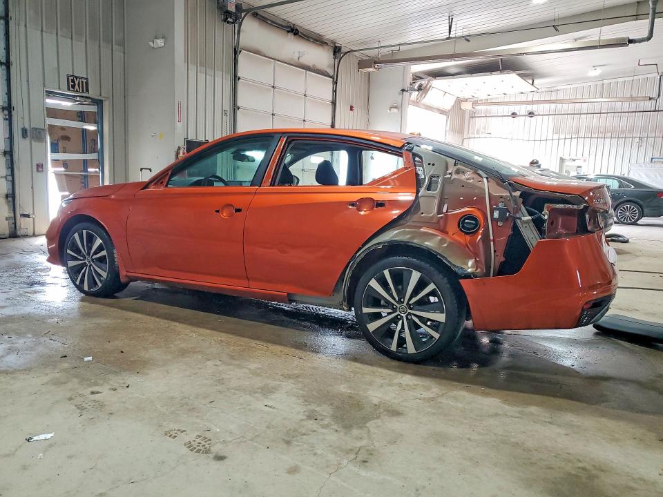 53028856 :رقم المزاد ، 1N4BL4CW4MN385908 vin ، 2021 Nissan Altima مزاد بيع