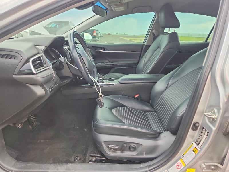 53819016 :رقم المزاد ، 4T1B11HK1JU088886 vin ، 2018 Toyota Camry مزاد بيع