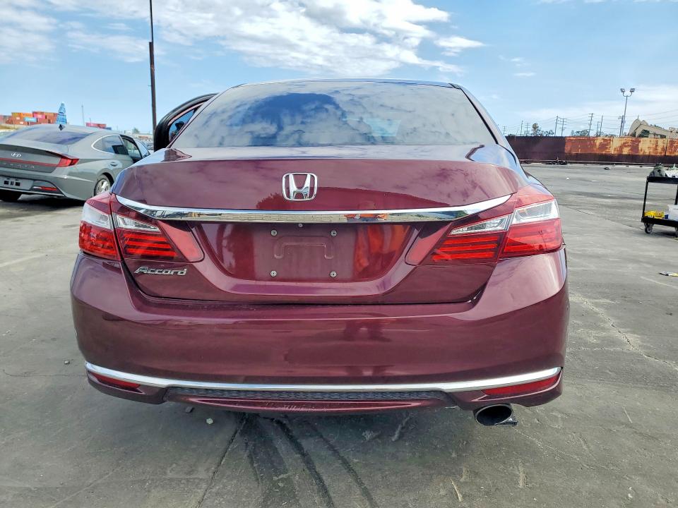 52736616 :رقم المزاد ، 1HGCR2F35HA266945 vin ، 2017 Honda Accord مزاد بيع