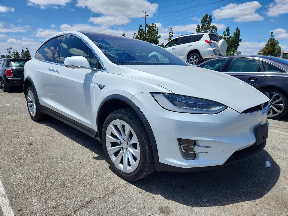 2019 Tesla Model X მანქანა იყიდება აუქციონზე, vin: 5YJXCBE21KF204225, აუქციონის ნომერი: 55037996