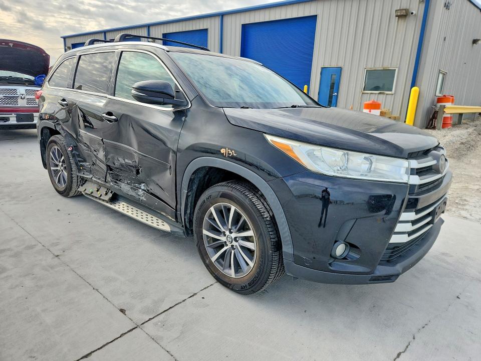 52530426 :رقم المزاد ، 5TDKZRFH8HS522724 vin ، 2017 Toyota Highlander مزاد بيع