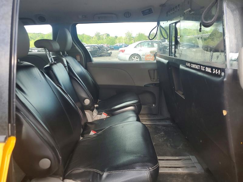 55360556 :رقم المزاد ، 5TDZZ3DC6HS876342 vin ، 2017 Toyota Sienna مزاد بيع