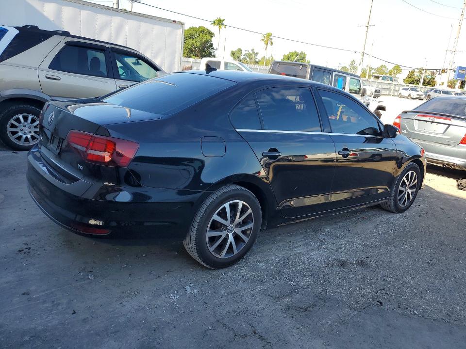 53141936 :رقم المزاد ، 3VWB67AJ1HM365347 vin ، 2017 Volkswagen Jetta مزاد بيع