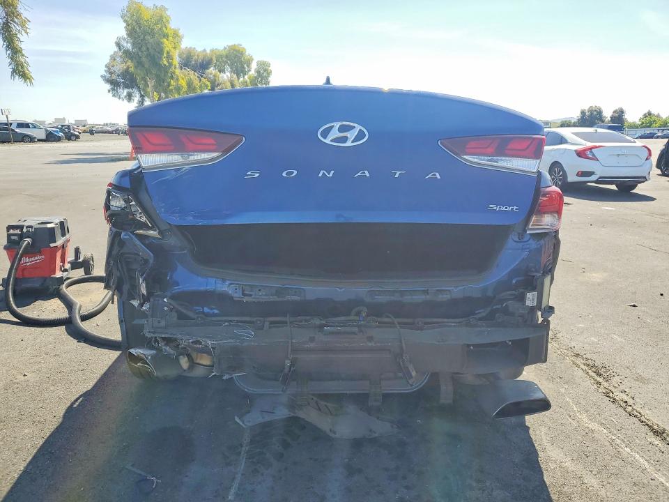 2018 Hyundai Sonata მანქანა იყიდება აუქციონზე, vin: 5NPE34AF1JH693639, აუქციონის ნომერი: 53328106