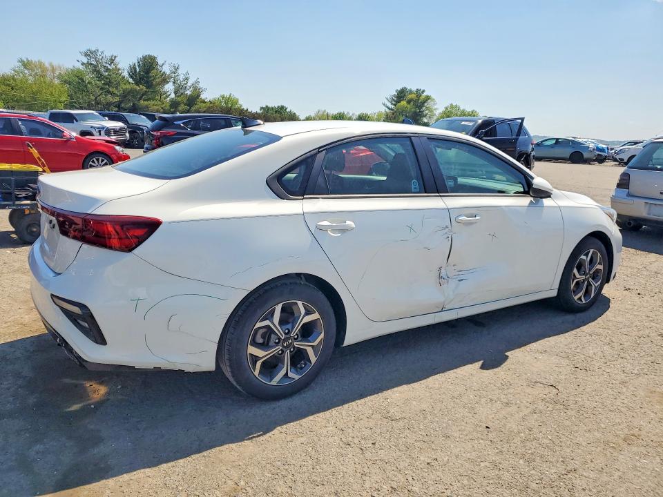 2020 Kia Forte მანქანა იყიდება აუქციონზე, vin: 3KPF24AD5LE226978, აუქციონის ნომერი: 51609106