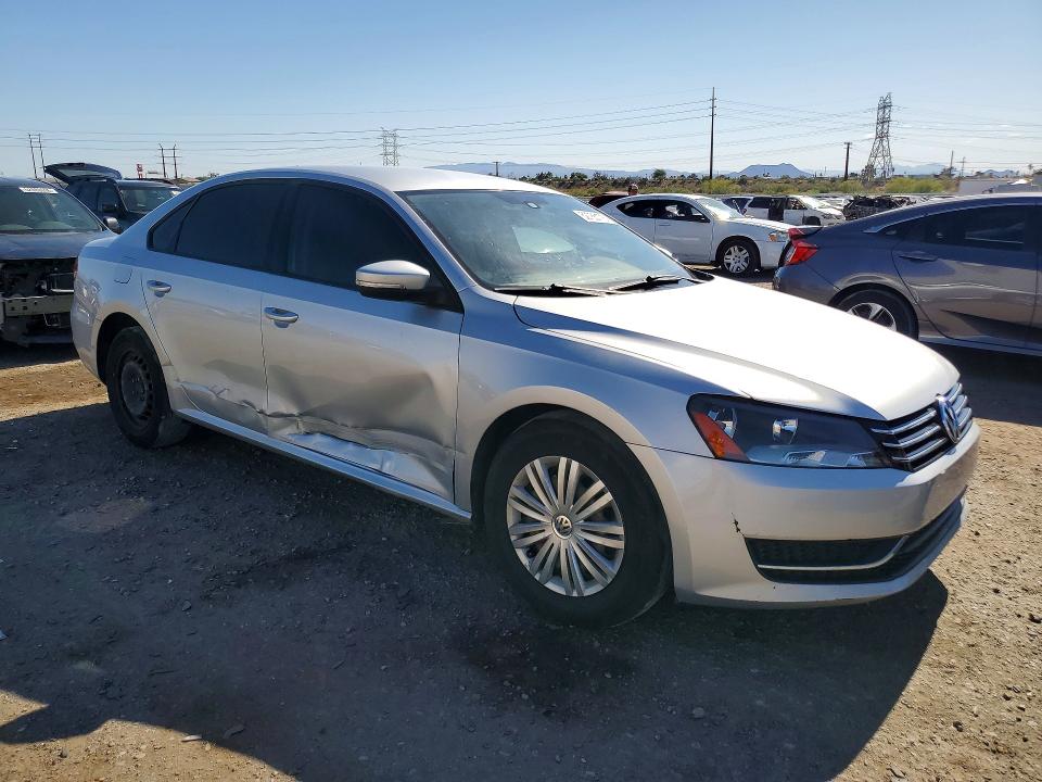 52765176 :رقم المزاد ، 1VWAT7A34FC010404 vin ، 2015 Volkswagen Passat مزاد بيع