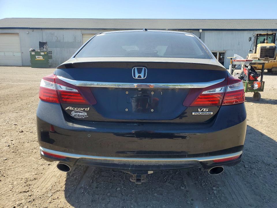52036586 :رقم المزاد ، 1HGCR3F91HA005032 vin ، 2017 Honda Accord مزاد بيع