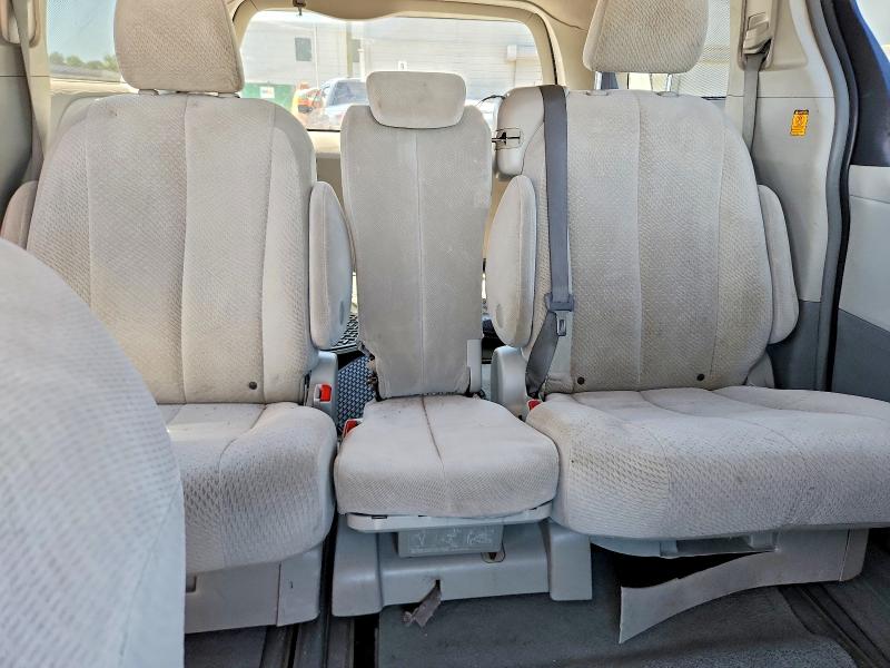 52709826 :رقم المزاد ، 5TDKK3DC5BS085040 vin ، 2011 Toyota Sienna مزاد بيع
