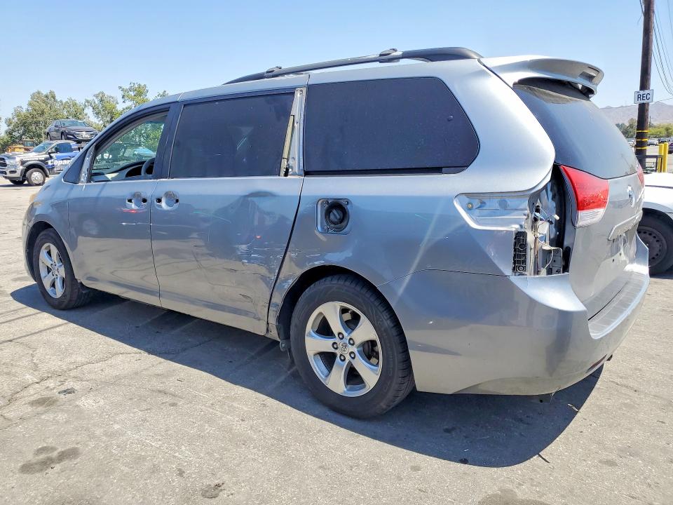 54481306 :رقم المزاد ، 5TDKK3DCXDS341725 vin ، 2013 Toyota Sienna مزاد بيع