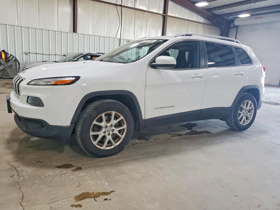 53167956 :رقم المزاد ، 1C4PJMCS4HW567885 vin ، 2017 Jeep Cherokee مزاد بيع