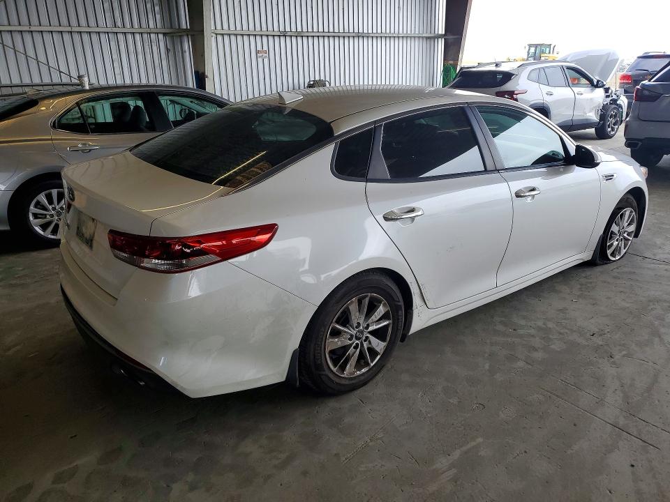 2016 Kia Optima მანქანა იყიდება აუქციონზე, vin: KNAGT4L32G5102705, აუქციონის ნომერი: 51124016