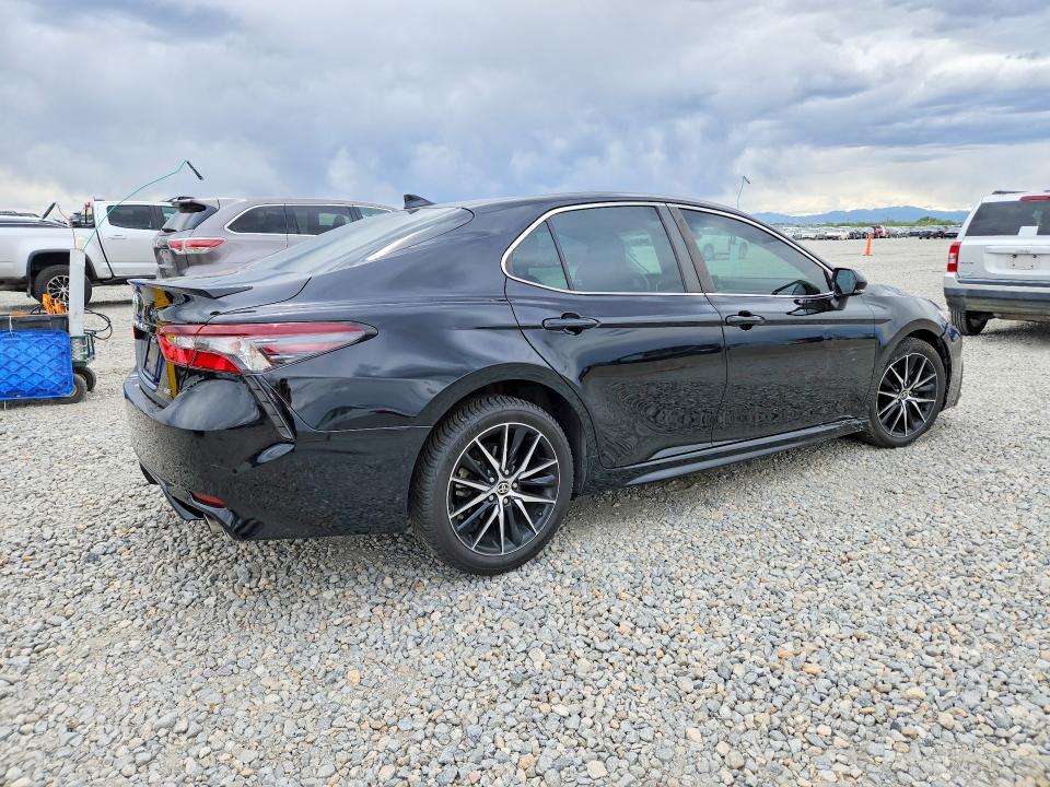 52614486 :رقم المزاد ، 4T1G11AK1NU018133 vin ، 2022 Toyota Camry مزاد بيع