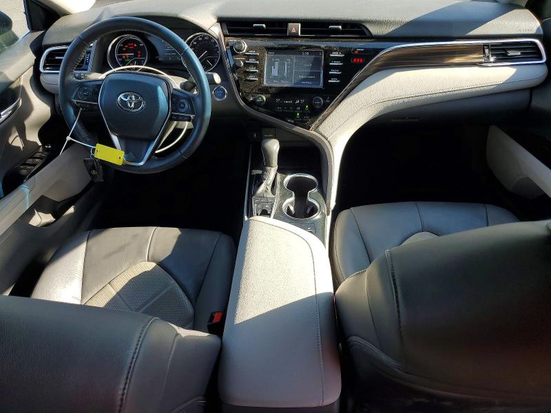 52667296 :رقم المزاد ، 4T1B21HK8JU502033 vin ، 2018 Toyota Camry Hybrid مزاد بيع