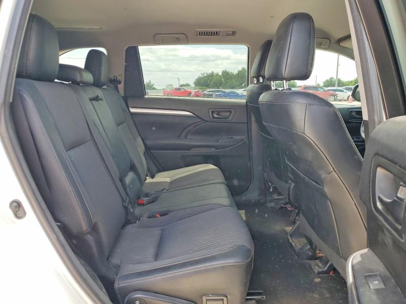 2018 Toyota Highlander მანქანა იყიდება აუქციონზე, vin: 5TDZZRFH8JS247876, აუქციონის ნომერი: 49576576