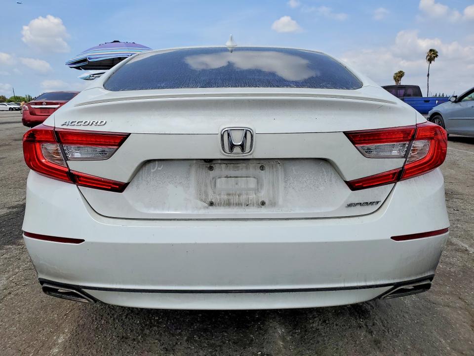 Продажа на аукционе авто 2018 Honda Accord, vin: 1HGCV1F30JA108721, номер лота: 54888166