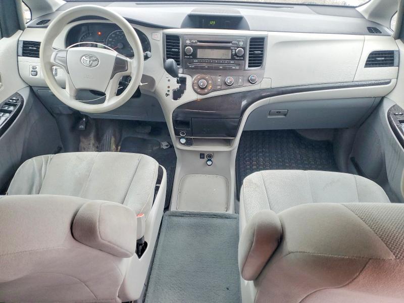 2011 Toyota Sienna მანქანა იყიდება აუქციონზე, vin: 5TDZK3DCXBS026726, აუქციონის ნომერი: 52387396