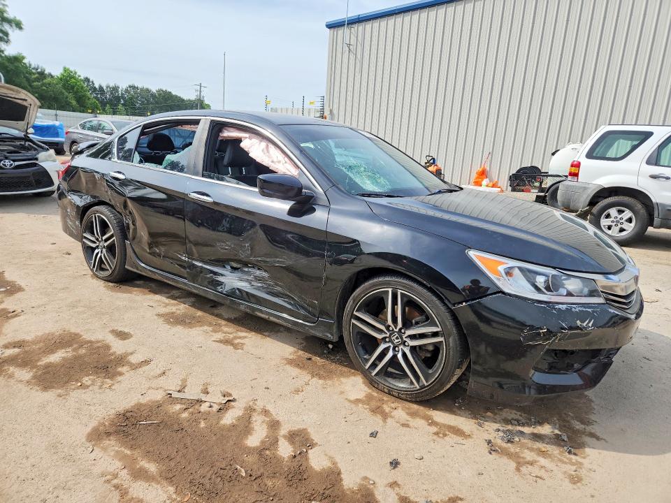 52681146 :رقم المزاد ، 1HGCR2F16HA197133 vin ، 2017 Honda Accord مزاد بيع