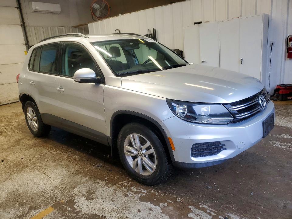 53811886 :رقم المزاد ، WVGBV7AX7HW502023 vin ، 2017 Volkswagen Tiguan مزاد بيع