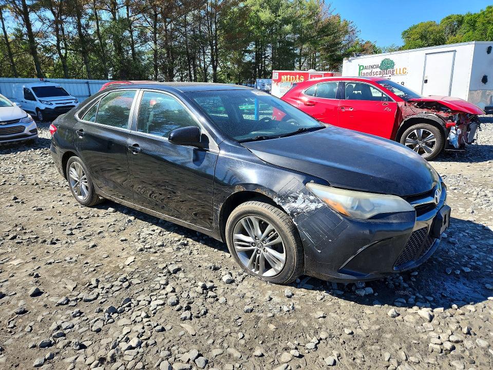 52699406 :رقم المزاد ، 4T1BF1FK3FU067680 vin ، 2015 Toyt Camry مزاد بيع