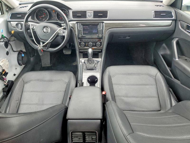 53880066 :رقم المزاد ، 1VWBT7A33HC024172 vin ، 2017 Volkswagen Passat مزاد بيع