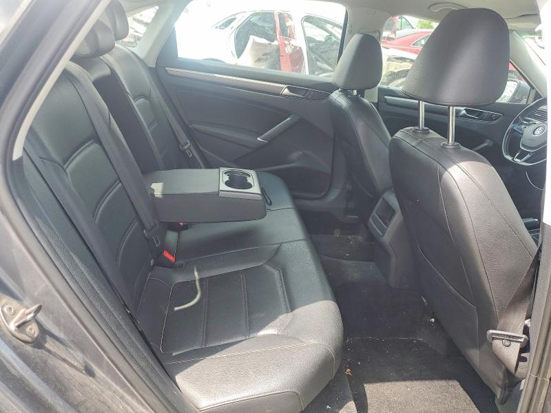 54304616 :رقم المزاد ، 1VWDT7A38HC056088 vin ، 2017 Volkswagen Passat مزاد بيع