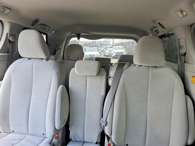 55188756 :رقم المزاد ، 5TDKK3DC6BS090490 vin ، 2011 Toyota Sienna مزاد بيع