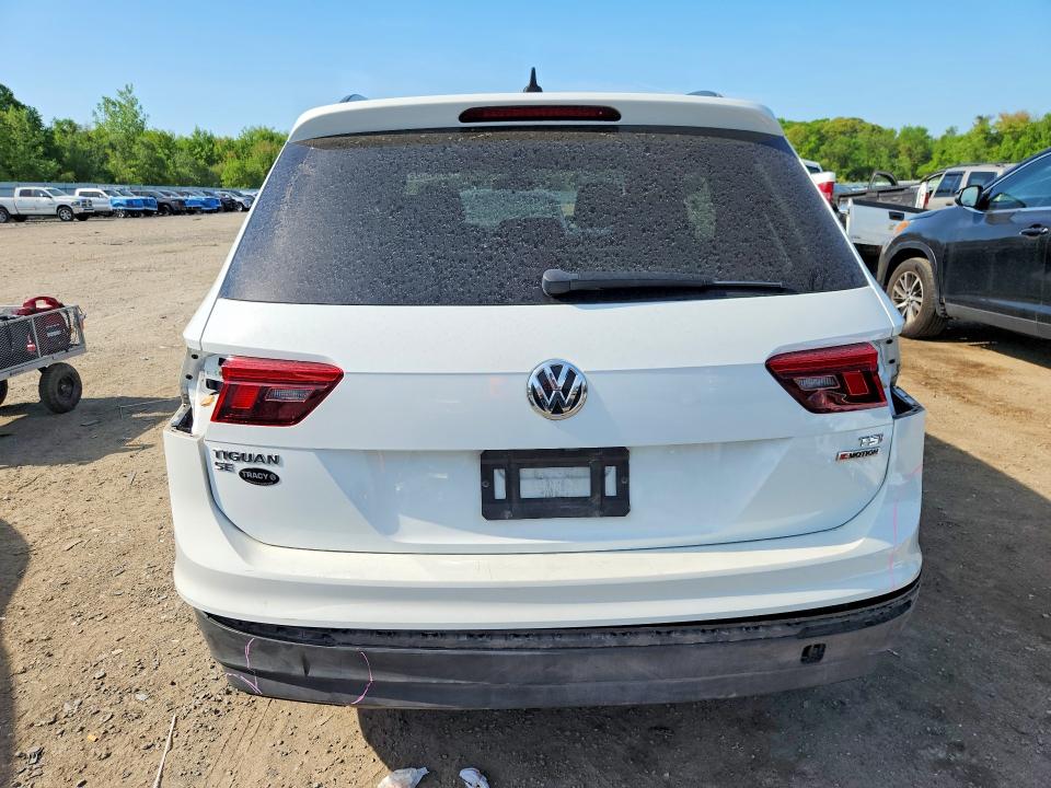 Продажа на аукционе авто 2018 Volkswagen Tiguan, vin: 3VV2B7AX8JM042259, номер лота: 53948026
