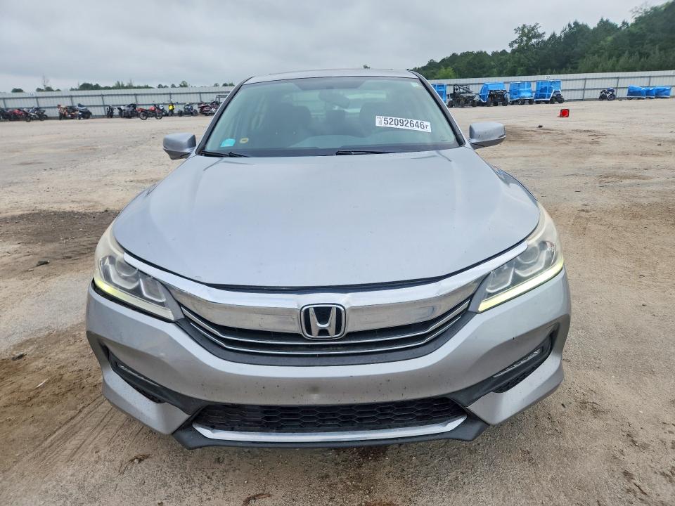 Продажа на аукционе авто 2017 Honda Accord, vin: 1HGCR2F79HA211353, номер лота: 52092646