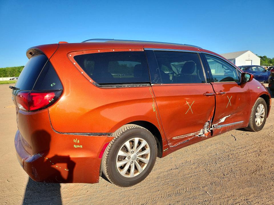 55036646 :رقم المزاد ، 2C4RC1EG9JR172299 vin ، 2018 Chrysler Pacifica مزاد بيع