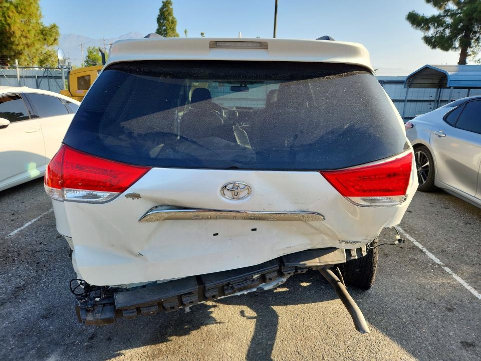 52892076 :رقم المزاد ، 5TDDK3DC8CS038384 vin ، 2012 Toyota Sienna مزاد بيع