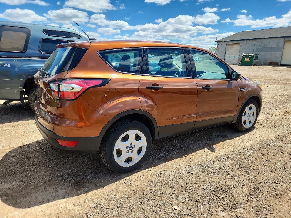 2017 Ford Escape მანქანა იყიდება აუქციონზე, vin: 1FMCU0F72HUD39994, აუქციონის ნომერი: 53509086