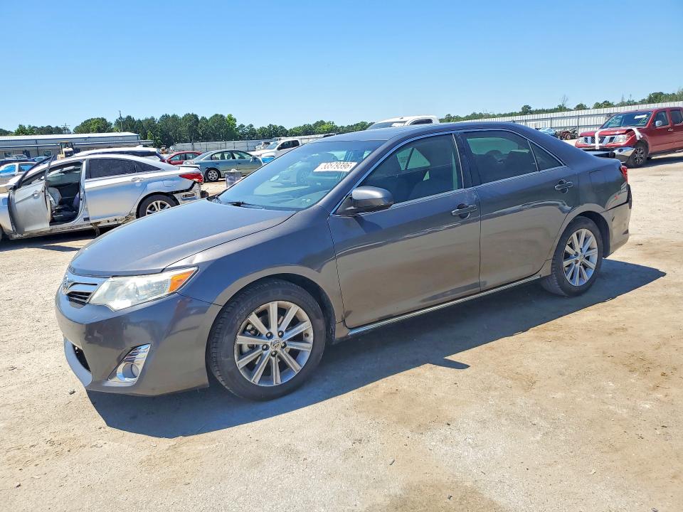 53579396 :رقم المزاد ، 4T4BF1FKXDR279138 vin ، 2013 Toyota Camry مزاد بيع