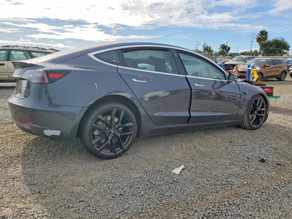 Продажа на аукционе авто 2018 Tesla Model 3, vin: 5YJ3E1EA1JF047692, номер лота: 52395106