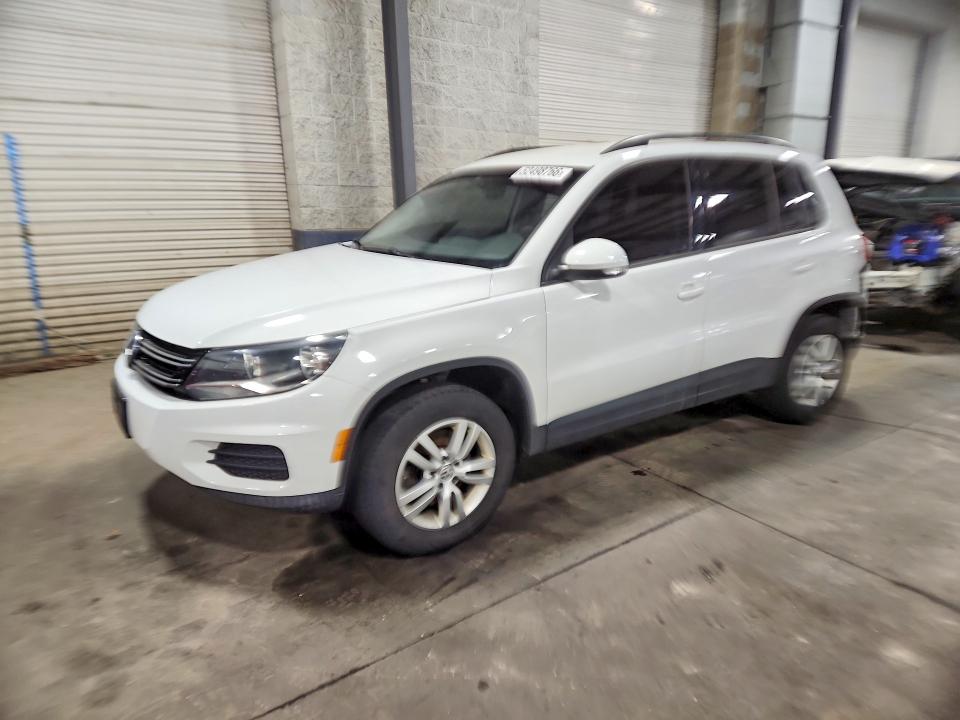 52498766 :رقم المزاد ، WVGAV7AX1HK026631 vin ، 2017 Volkswagen Tiguan مزاد بيع