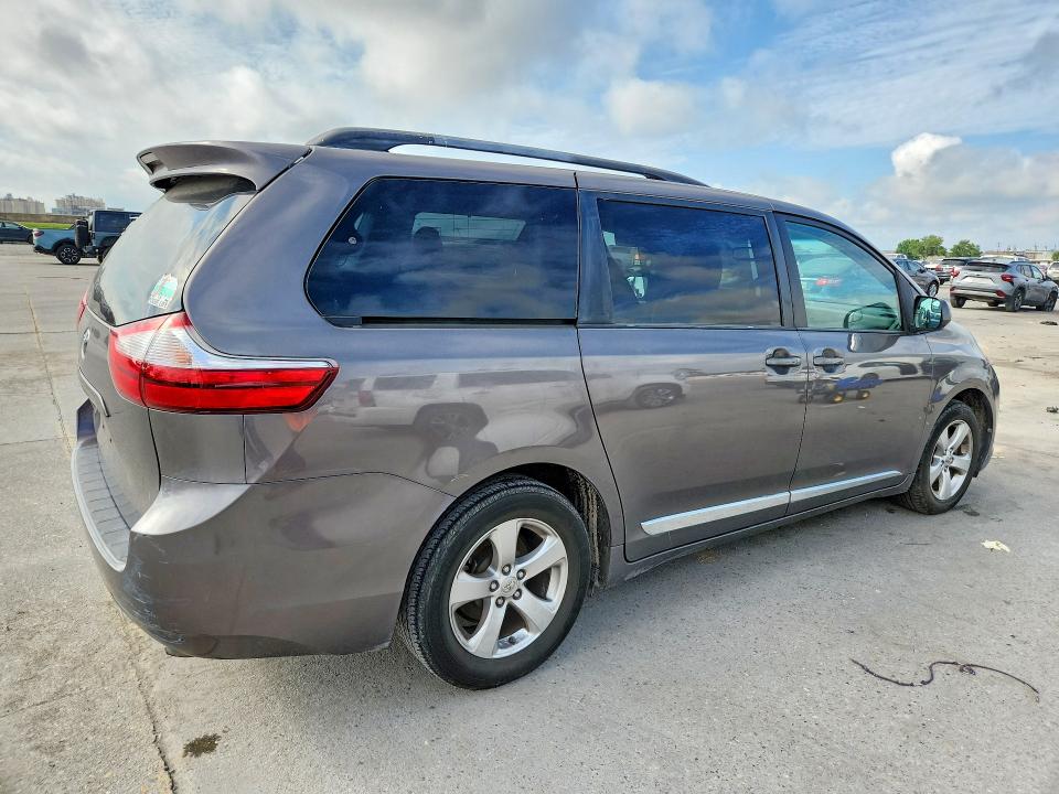 53950706 :رقم المزاد ، 5TDKZ3DC8HS841903 vin ، 2017 Toyota Sienna مزاد بيع