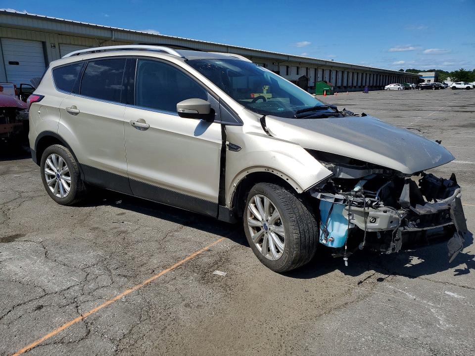 53409846 :رقم المزاد ، 1FMCU0J9XHUC21880 vin ، 2017 Ford Escape مزاد بيع