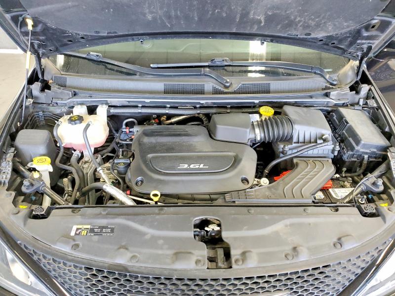52215296 :رقم المزاد ، 2C4RC1GG6JR165128 vin ، 2018 Chrysler Pacifica مزاد بيع