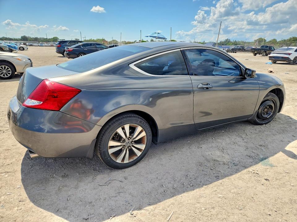53570856 :رقم المزاد ، 1HGCS1B30BA008862 vin ، 2011 Honda Accord مزاد بيع
