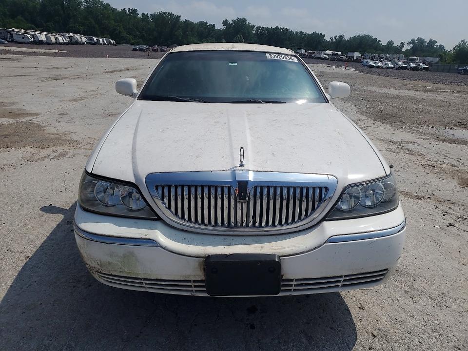Aukcja sprzedaży 2003 Lincoln Town Car, vin: 1L1FM81WX3Y646942, numer aukcji: 53920336