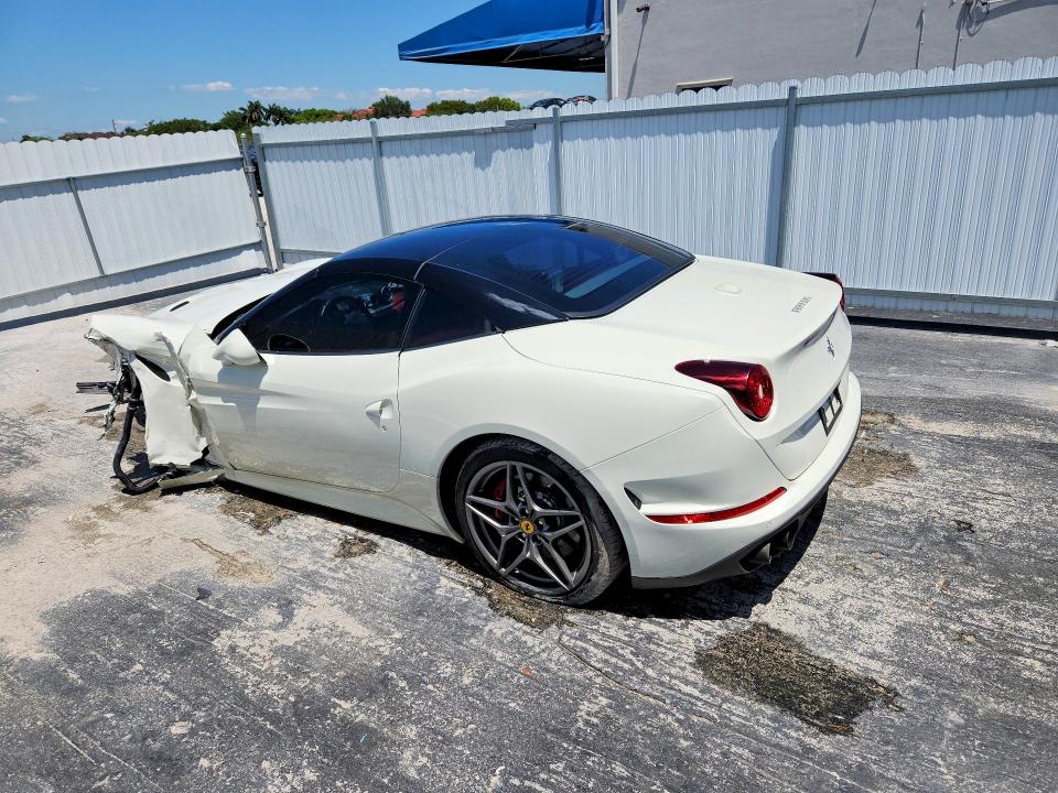 2017 Ferrari California T მანქანა იყიდება აუქციონზე, vin: ZFF77XJA1H0221016, აუქციონის ნომერი: 52056646
