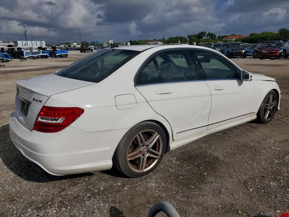 54416096 :رقم المزاد ، WDDGF8AB9DR242451 vin ، 2013 Mercedes-benz C مزاد بيع