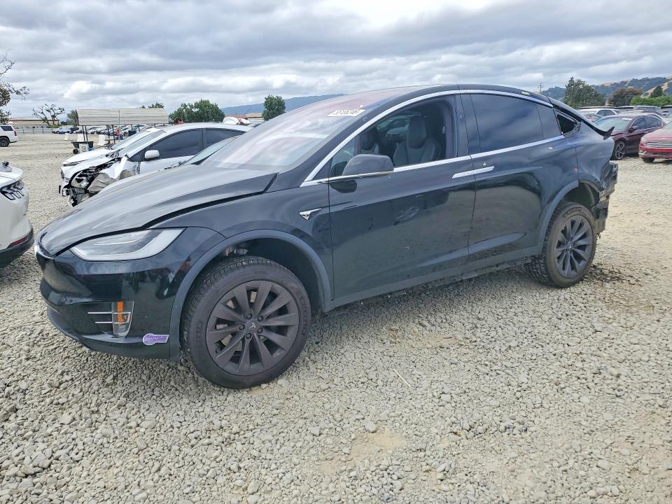 55186246 :رقم المزاد ، 5YJXCDE27JF138418 vin ، 2018 Tesla Model X مزاد بيع
