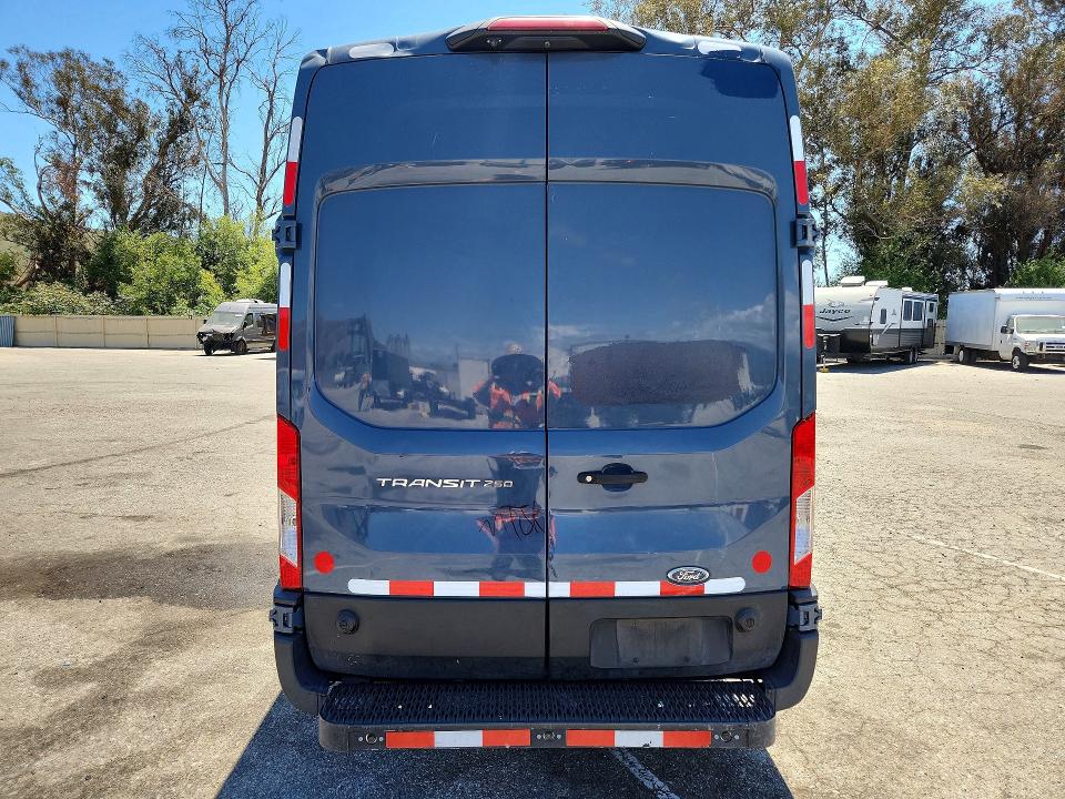 55447476 :رقم المزاد ، 1FTBR3X85LKB27928 vin ، 2020 Ford Transit مزاد بيع